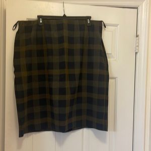 Amanda + Chelsea Womans Navy and Brown Plaid Pull On Skirt